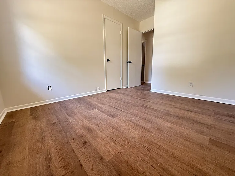 1556 Gibson St — Photo 9