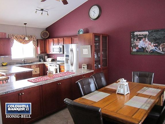 3rd image of 4512 Victoria Dr