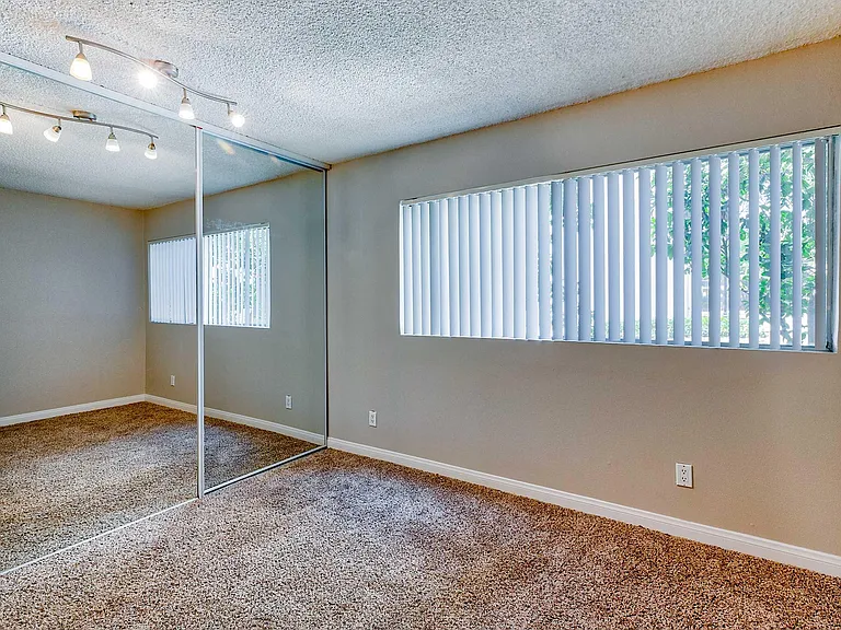 Summerview Beach Resort Luxury Apartments — Photo 57