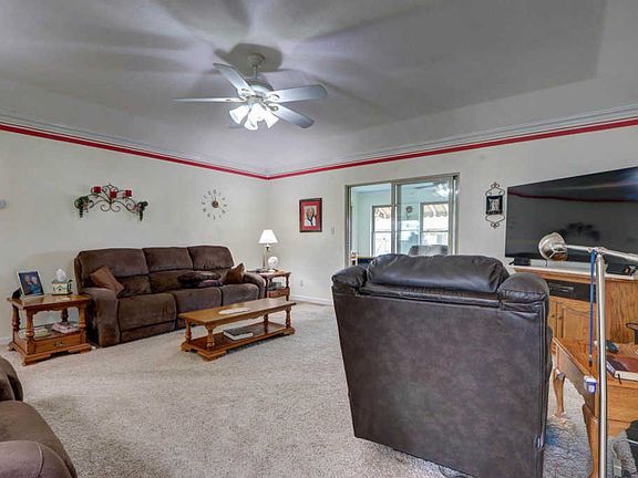 3rd image of 606 N Fairview Dr