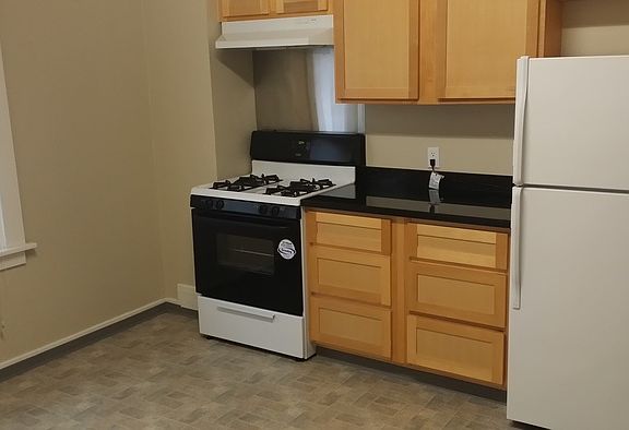 4th image of 1055B Grand Ave #B