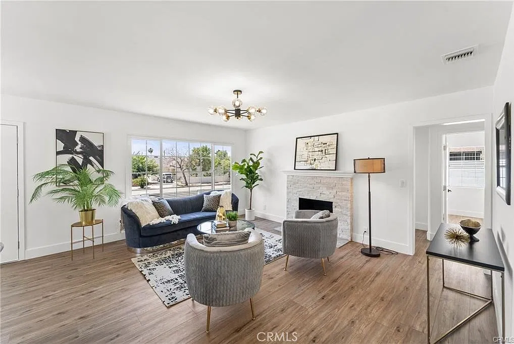 3 bed, 1367 sqft, $3,800 — Photo 4