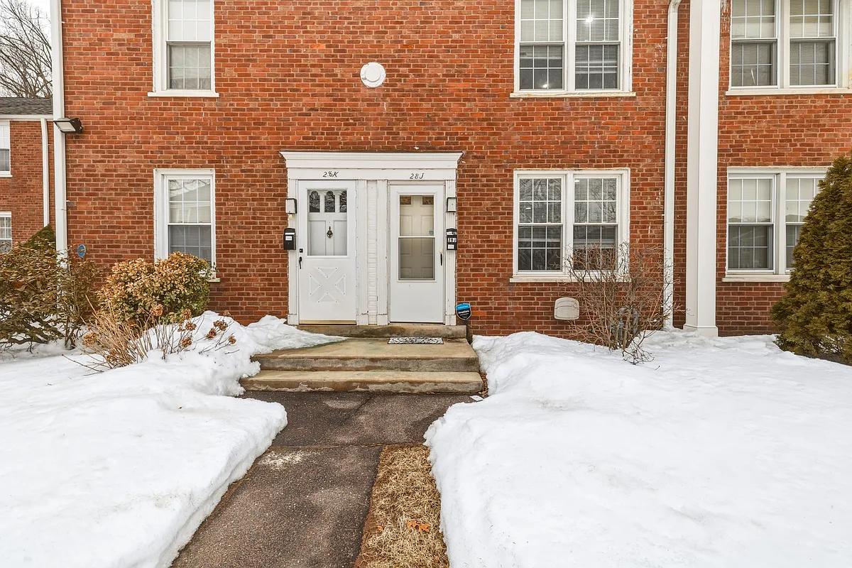 Building Photo - 28 Garden Dr #J