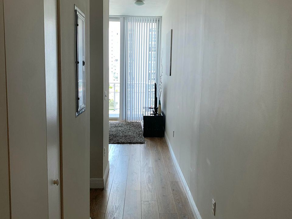 1st image of 2200 NE 4th Avenue #805