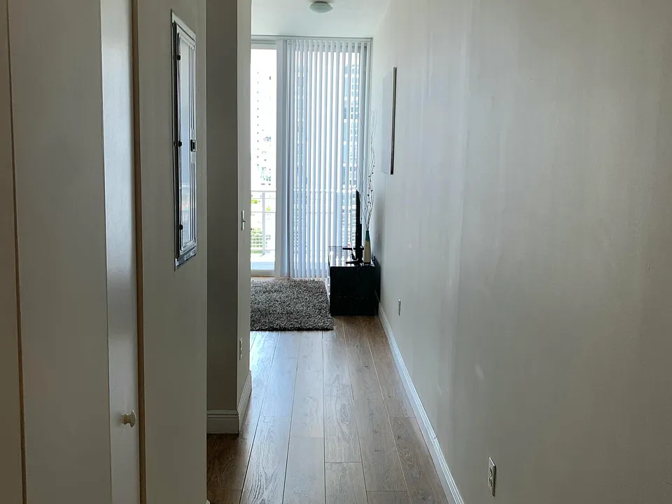 2200 NE 4th Ave #805
