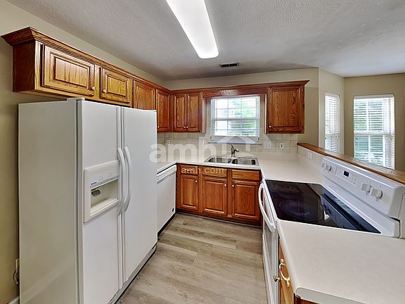 3rd image of 3744 Henricks Hill Dr