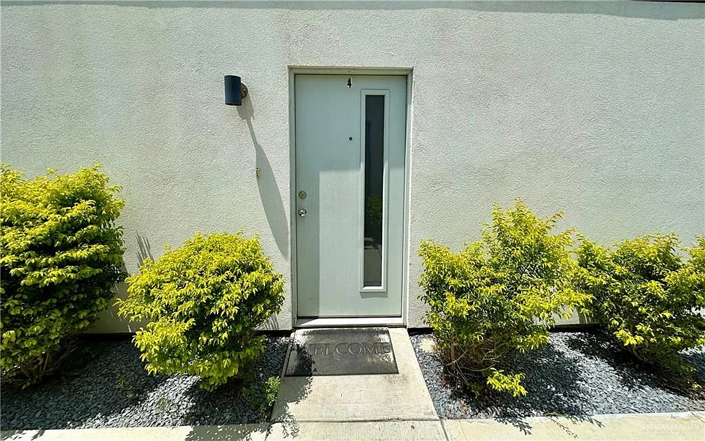 3 bed, 2.0 bath, 4500 sqft, $1,300 — Photo 4