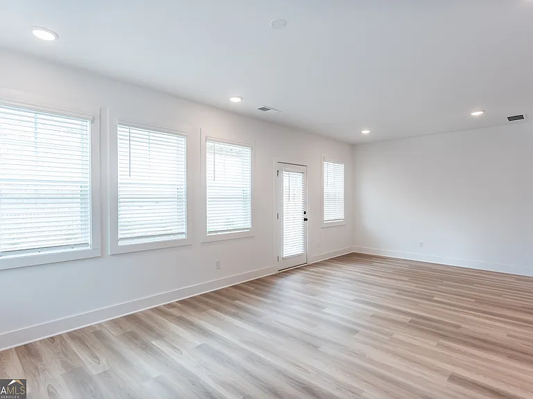 3140 Marabella Cir — Photo 10
