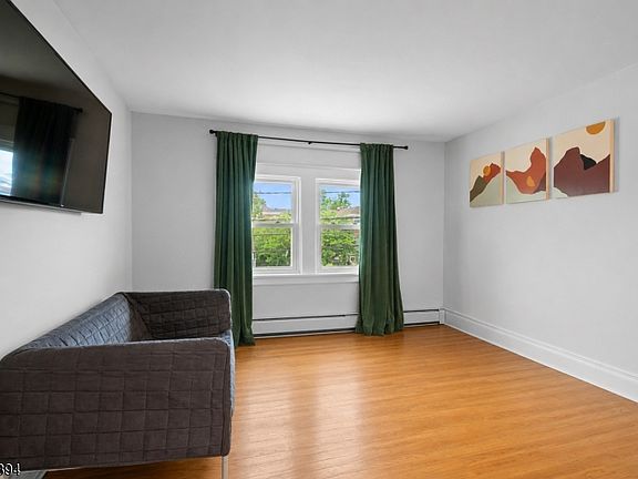 5th image of 62 Vreeland Ave