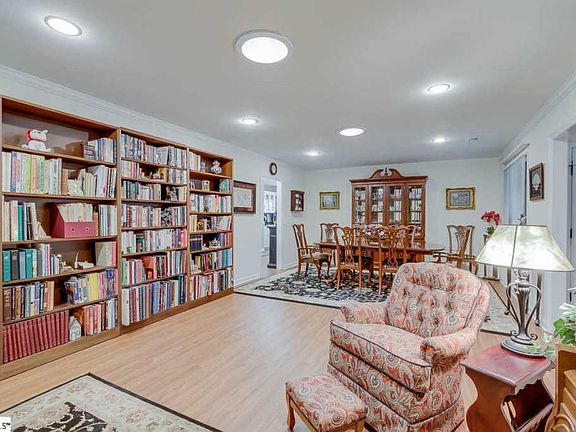 5th image of 7 Woodtrace Cir