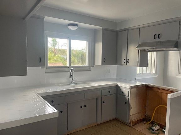 3rd image of 518 W Kelso St