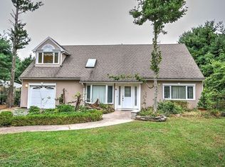 6 Hillcrest Rd, Manalapan, NJ 07726