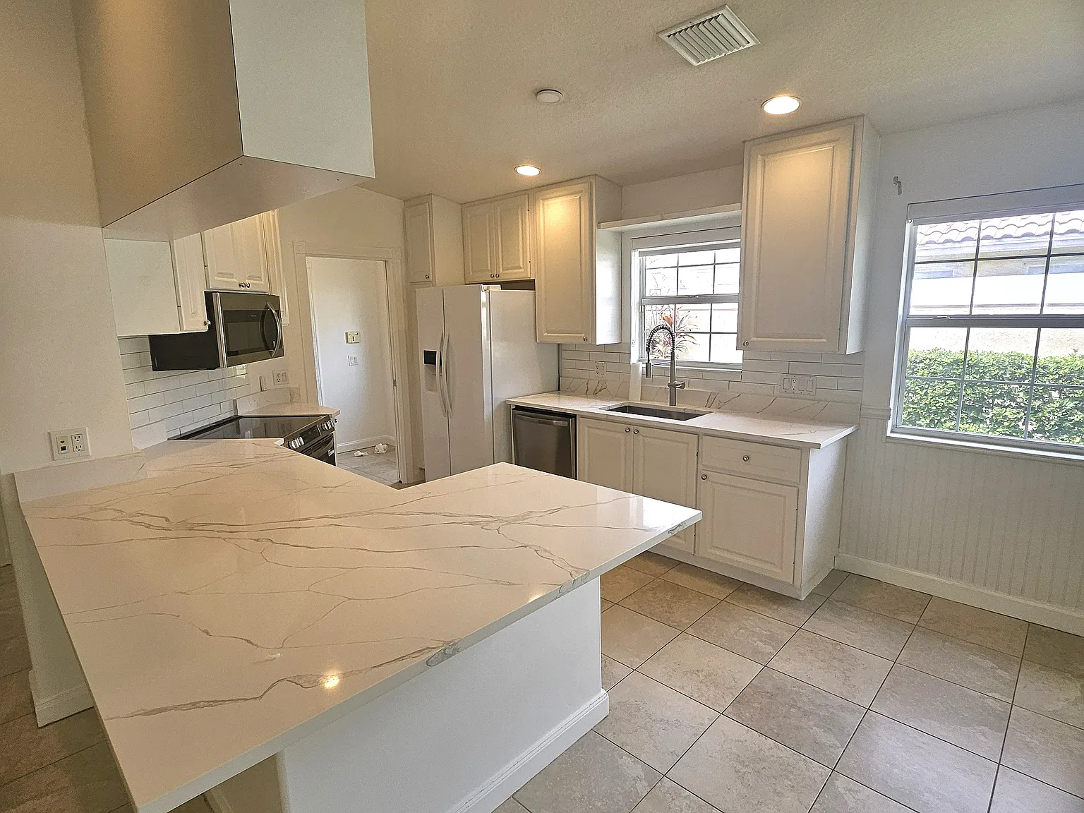 2 bed, 1967 sqft, $2,800 — Photo 3