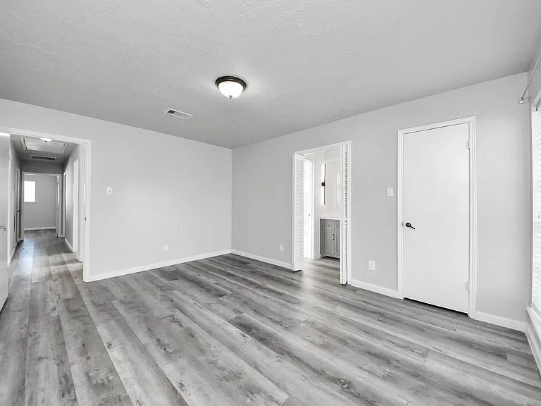 8011 La Roche Ln — Photo 29