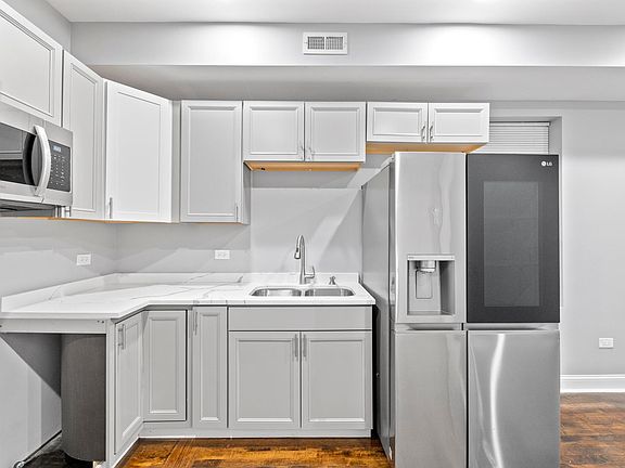 5th image of 4234 S Washtenaw Ave #1
