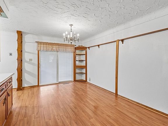 5th image of 3895 NE 43rd Ct