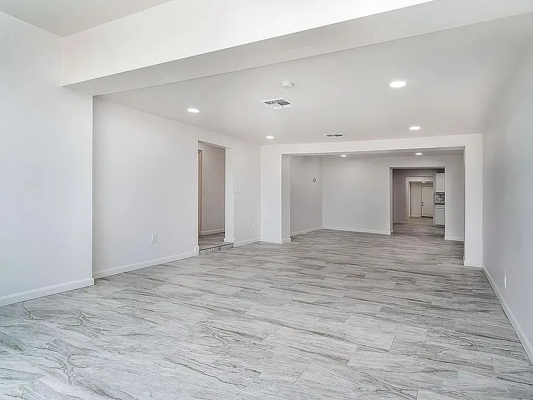 1017 E. West Circle Dr. — Photo 4