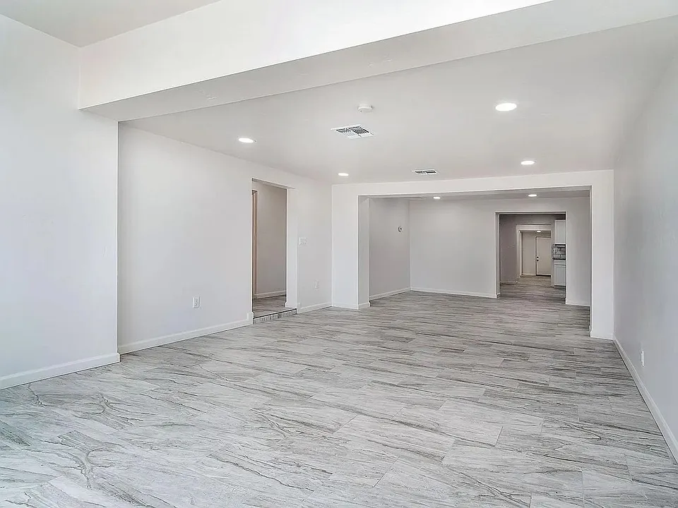 1017 E. West Circle Dr.