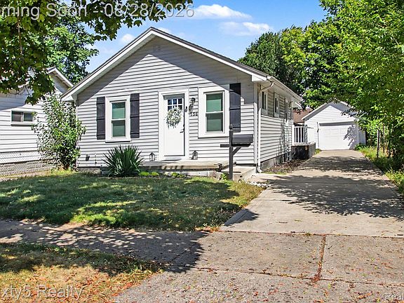 3rd image of 156 W Brickley Ave