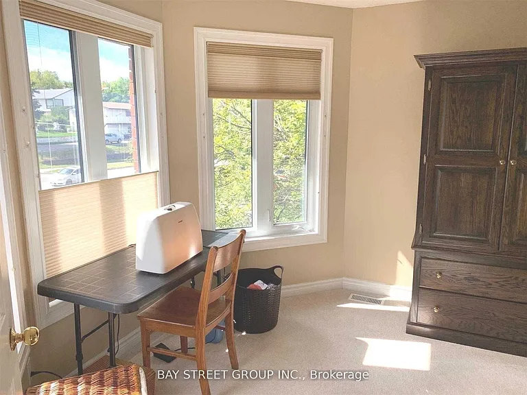 76 Mayfair Dr — Photo 12