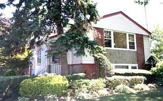 1st image of 1231 E 105th St