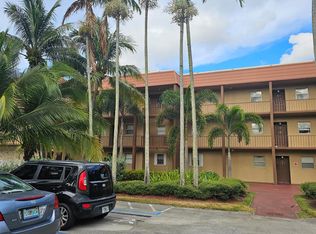 120 Sparrow Dr APT 309, Royal Palm Beach, FL 33411