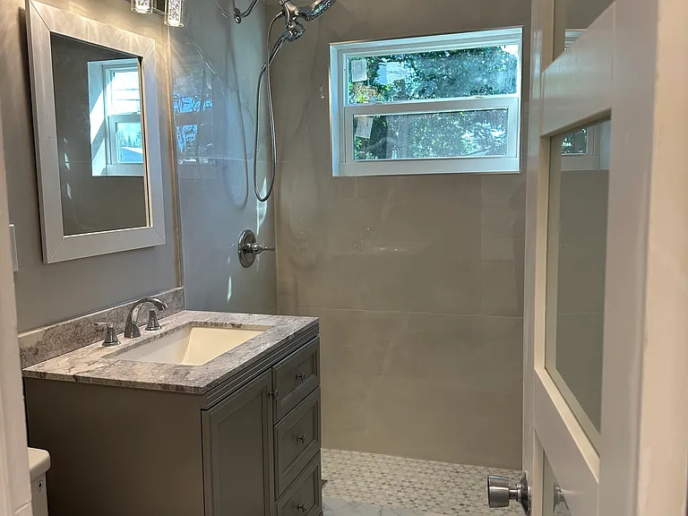 Lovely bathroom.