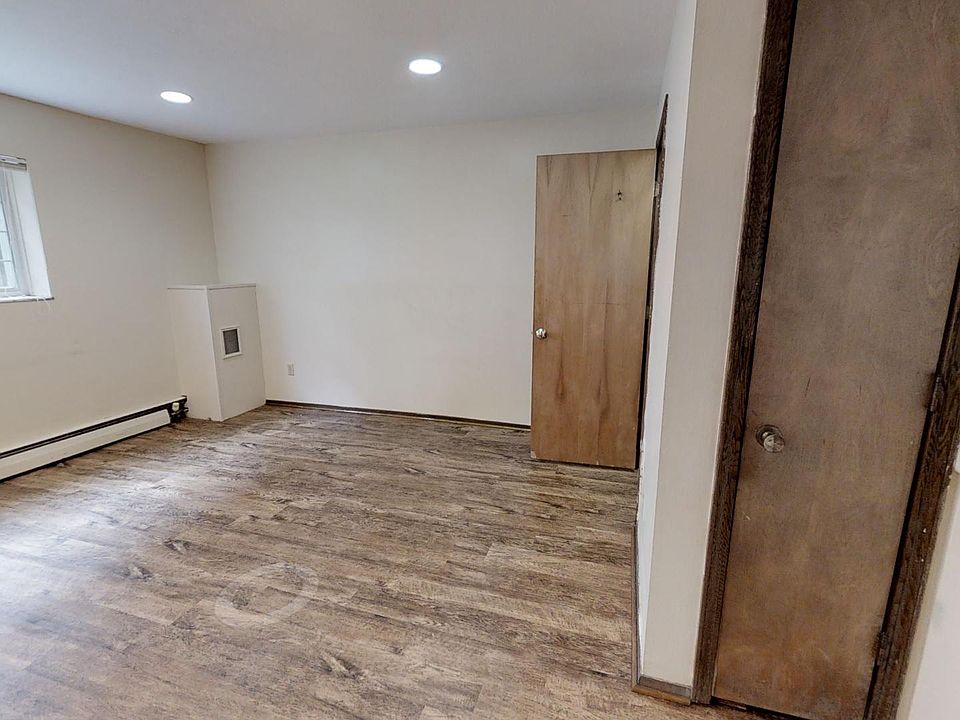 1st image of 42 E 13th Ave