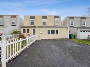 2 Inverness Sq, Middletown, CT 06457