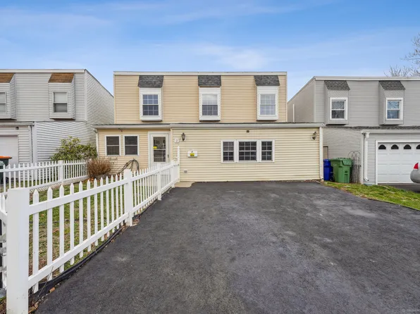 2 Inverness Square, Middletown, CT 06457