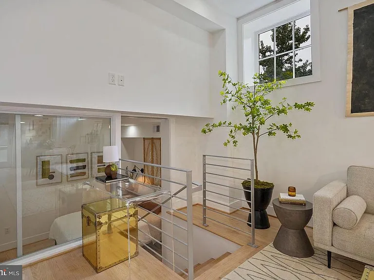 1211 G St SE #1 — Photo 10