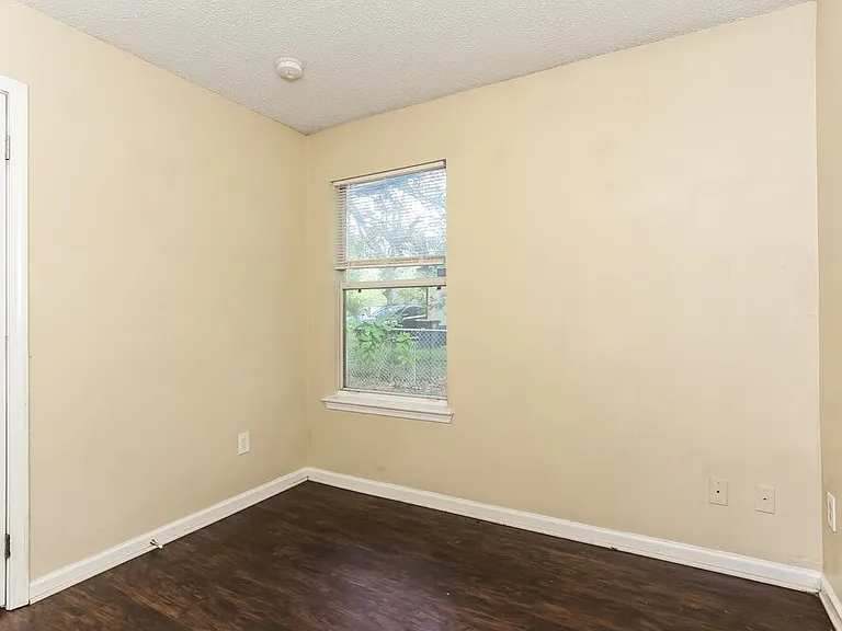 2409 McQuade St — Photo 14