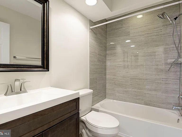 22037 Manning Sq — Photo 36
