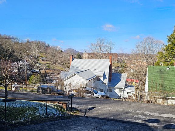 4th image of 166 City View Dr
