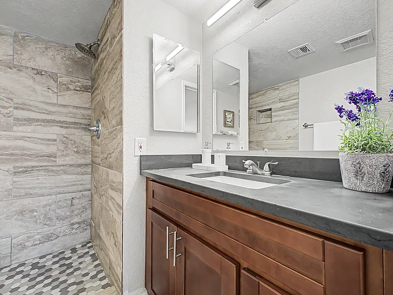 510 W University Dr #102 — Photo 11