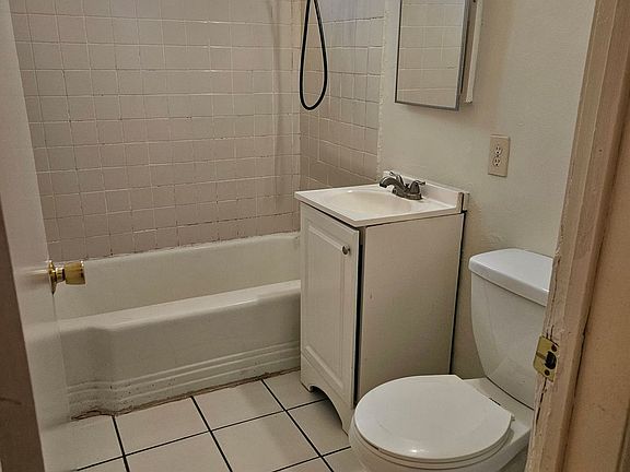3rd image of 134-140 N Santa Ana Ave #136