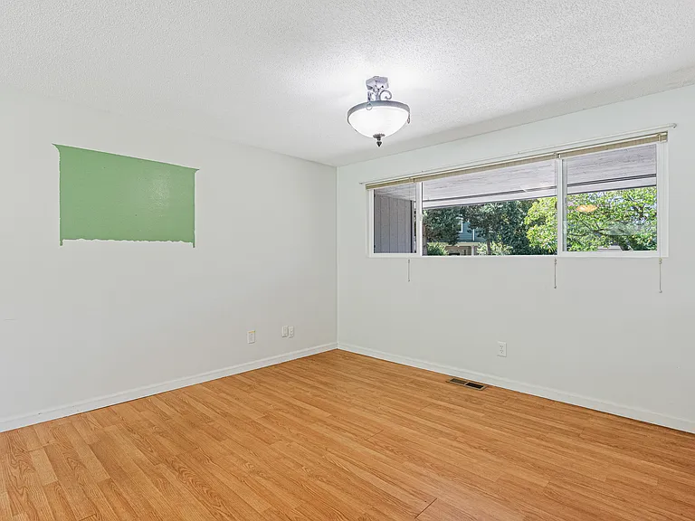 10434 NE 16th Pl — Photo 9