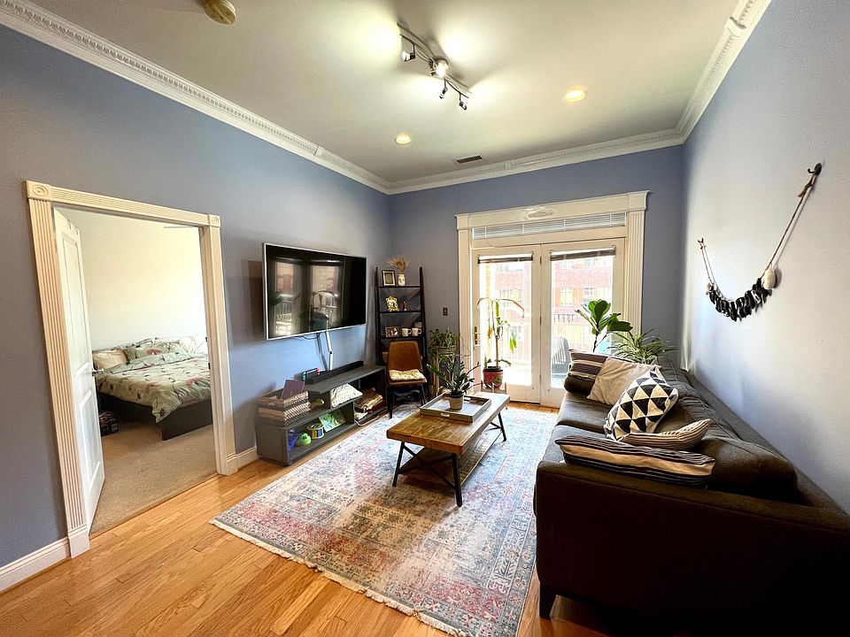 1st image of 309 Holland Ln Unit 220