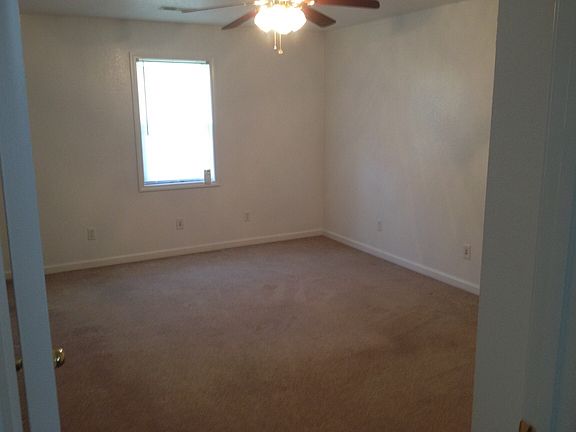 5th image of 305 Williamsburg Dr #B