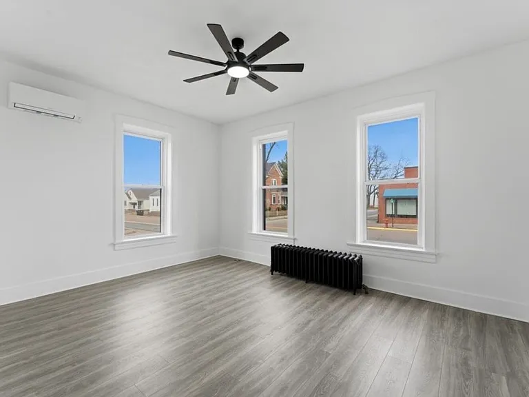 323 N Main St — Photo 4