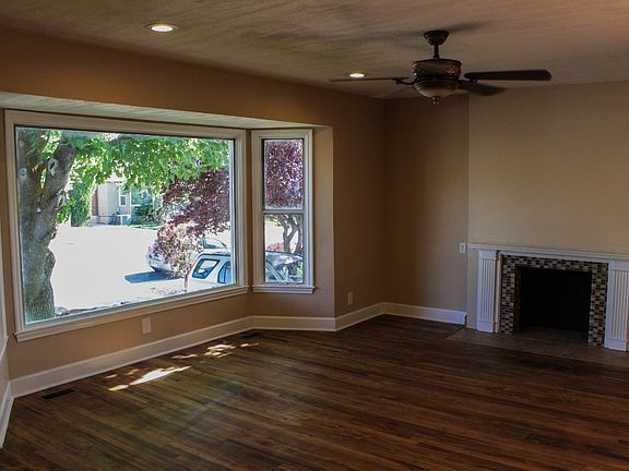 2nd image of 1057 E Austin Ave