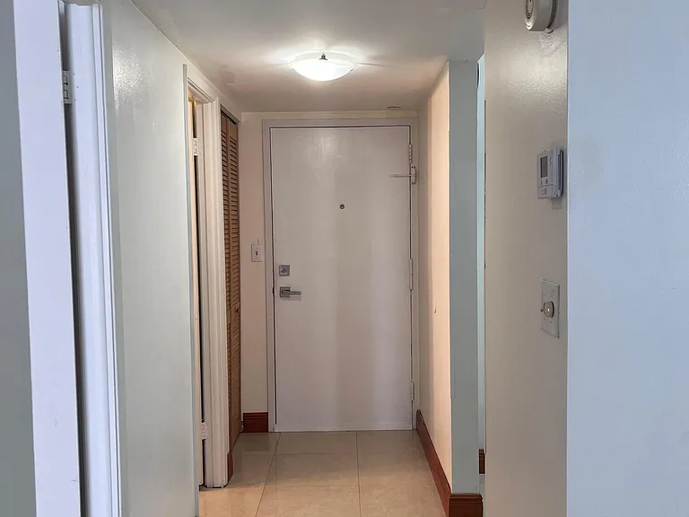 2851 NE 183rd St — Photo 7
