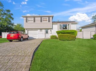 343 W 16th St, Deer Park, NY 11729