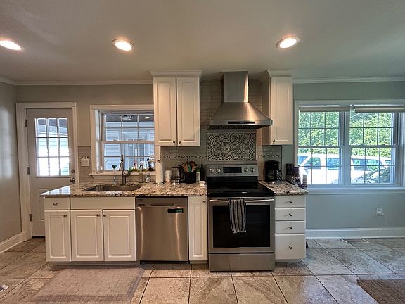 5th image of 603 Manhattan Ave #1
