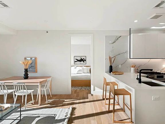 3rd image of 707 Willoughby Ave #5R