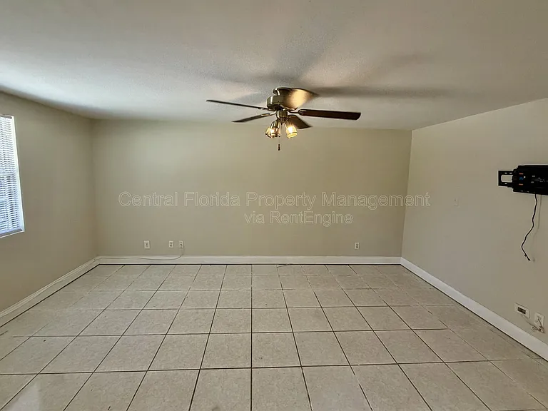 2619 E Washington St — Photo 10