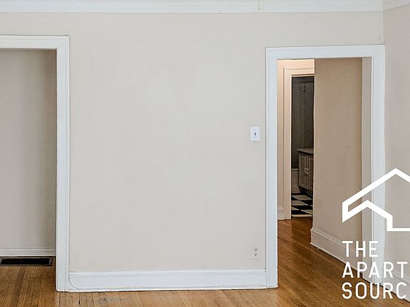 4th image of 1900 W Winnemac Ave #1