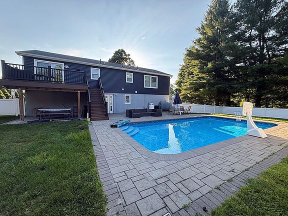 2nd image of 3320 Chelsey St