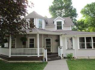 7061 Shawnee Ln, Chanhassen, MN 55317