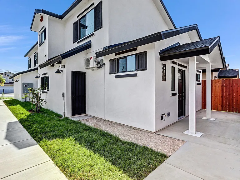 4437 Phelan Ave #B — Photo 1